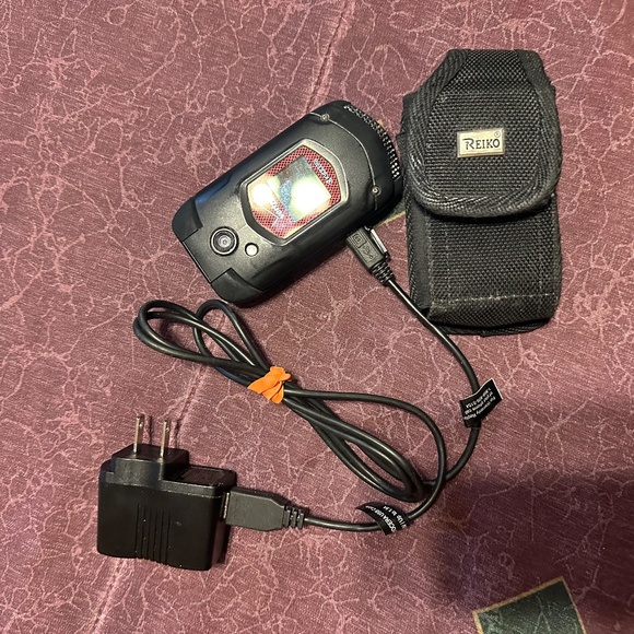 Verizon Flip Phone with Charger and Case - Picture 3 of 5